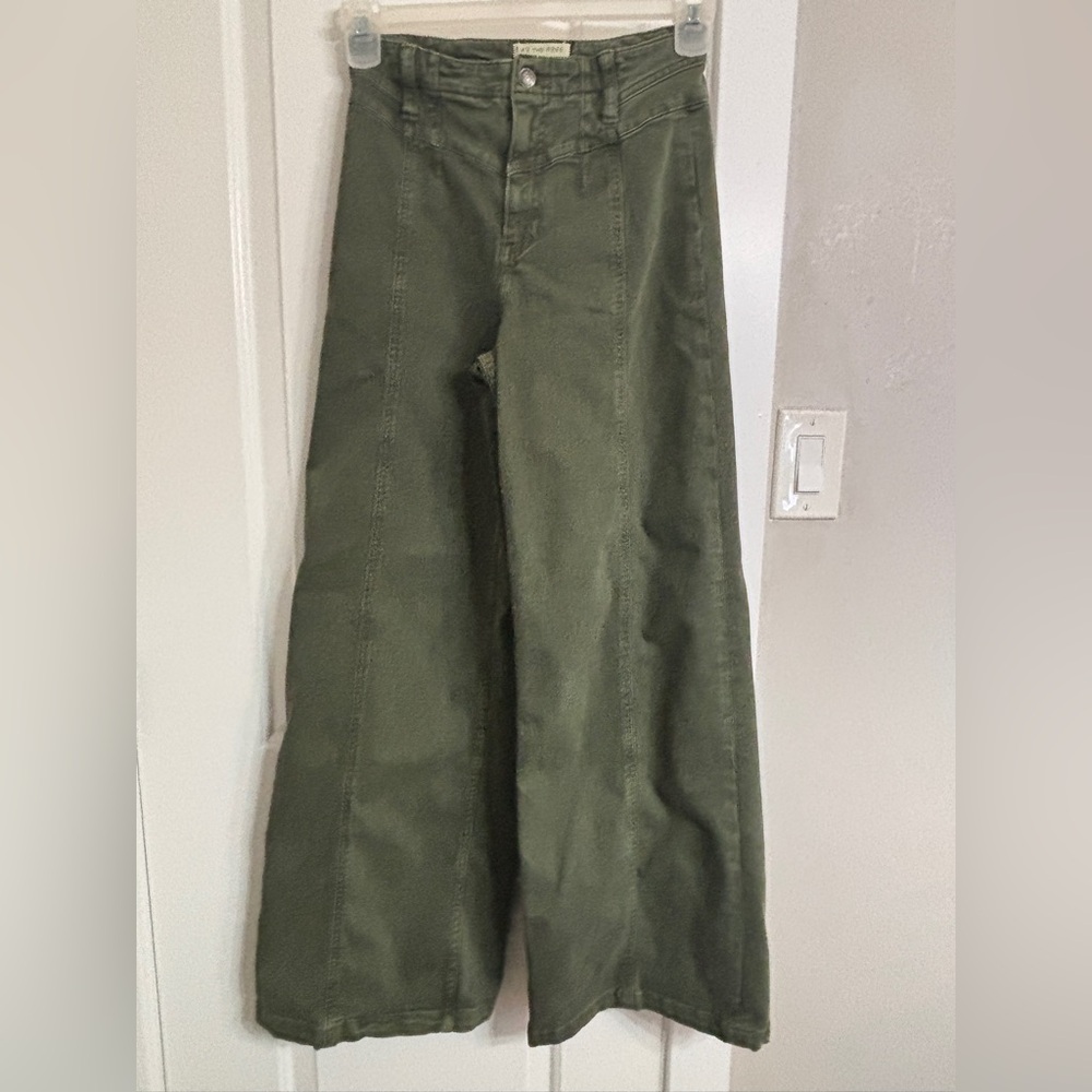 We The Free Libre Wide-Leg Jeans by Free People in the color Thyme. Size 27 - Picture 4 of 6